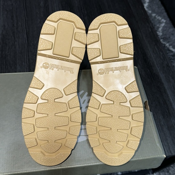 Timberland Youth Classic 6-Inch Waterproof Boots. - Picture 9 of 11